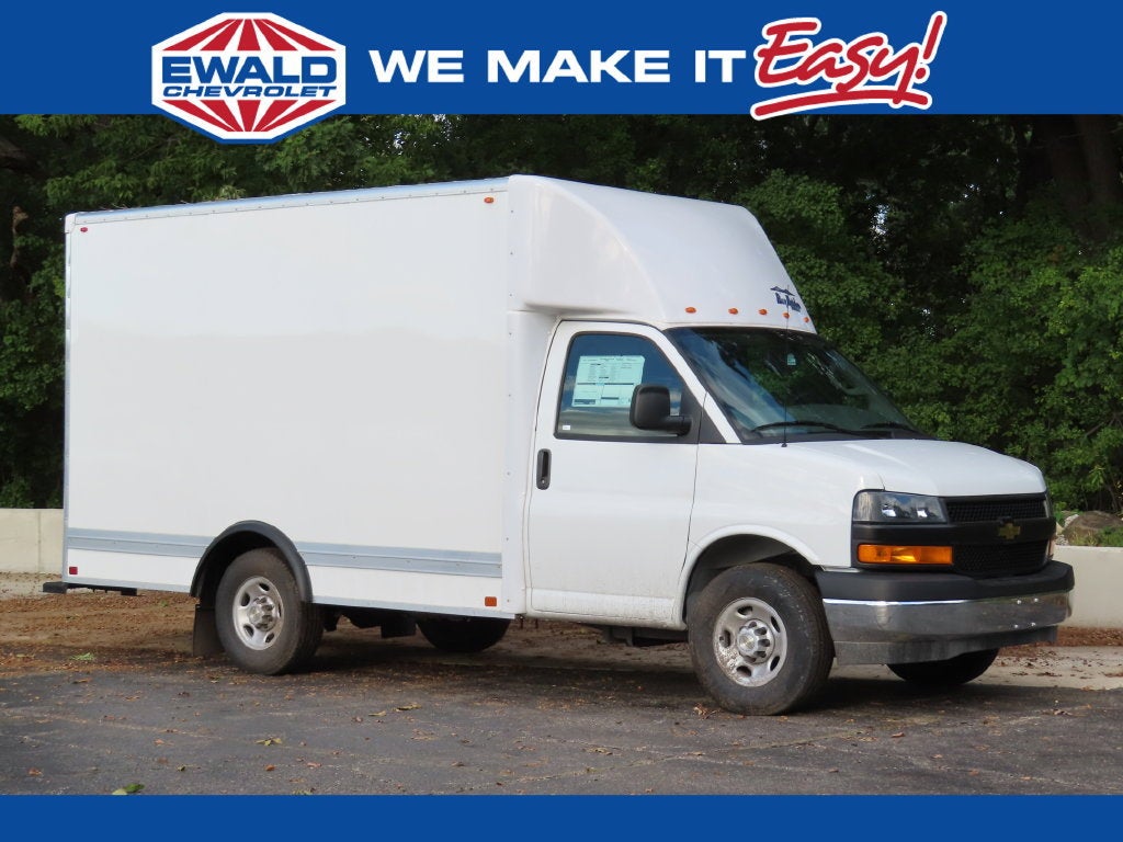 2026 Chevrolet Express Cutaway 3500 1WT