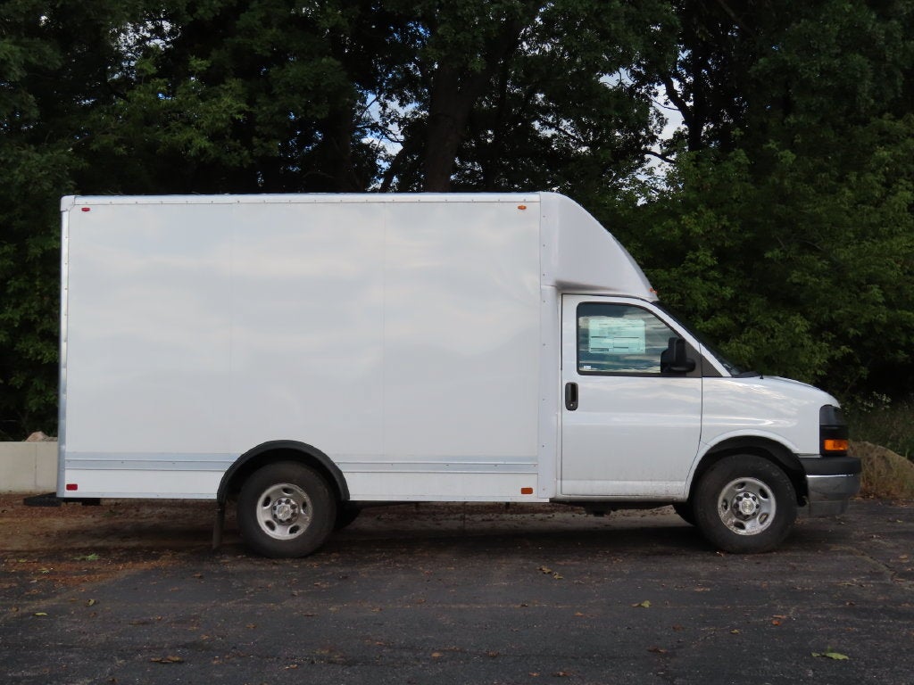 2026 Chevrolet Express Cutaway 3500 1WT