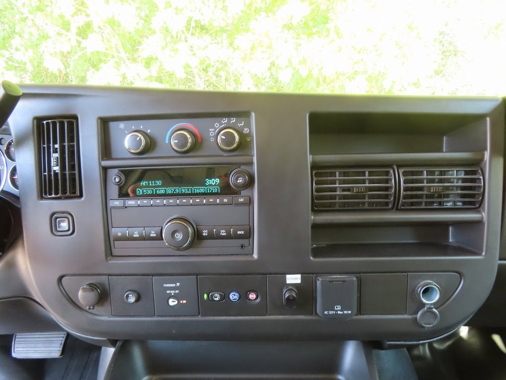 2025 Chevrolet Express Cutaway 3500 1WT