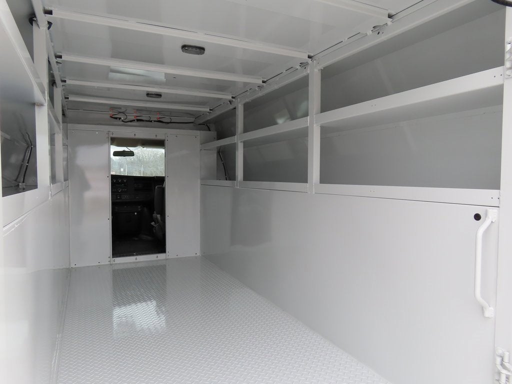 2025 Chevrolet Express Cutaway 3500 1WT