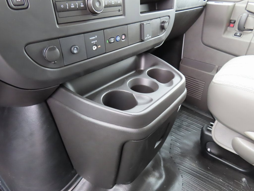 2025 Chevrolet Express Cutaway 3500 1WT