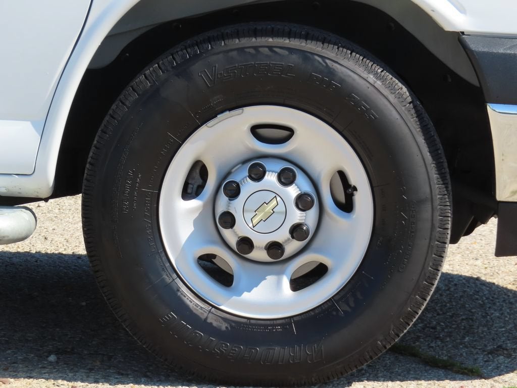 2025 Chevrolet Express Cargo WT