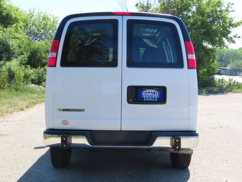 2025 Chevrolet Express Cargo WT