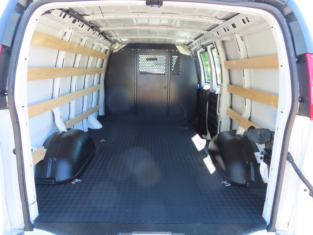 2025 Chevrolet Express Cargo WT
