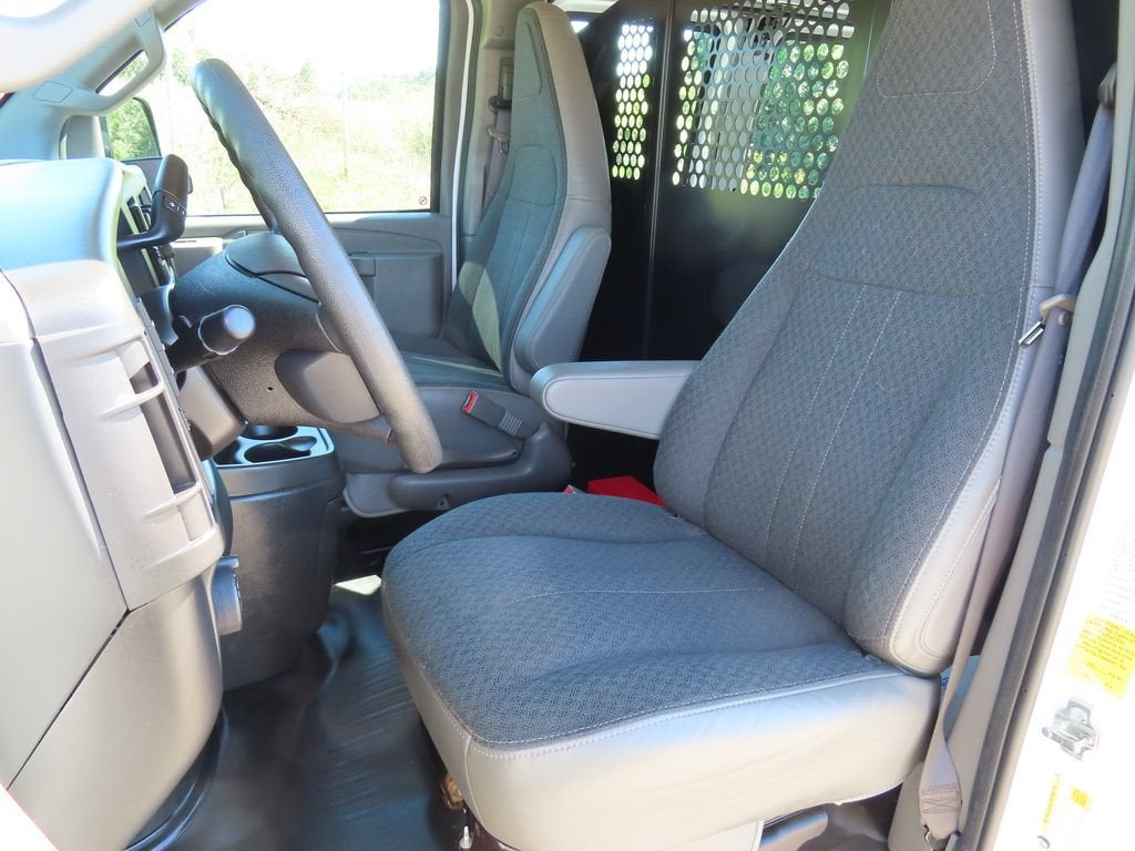 2025 Chevrolet Express Cargo WT