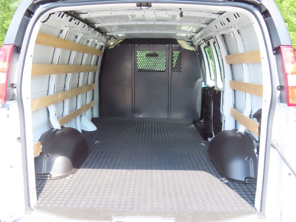 2025 Chevrolet Express Cargo WT