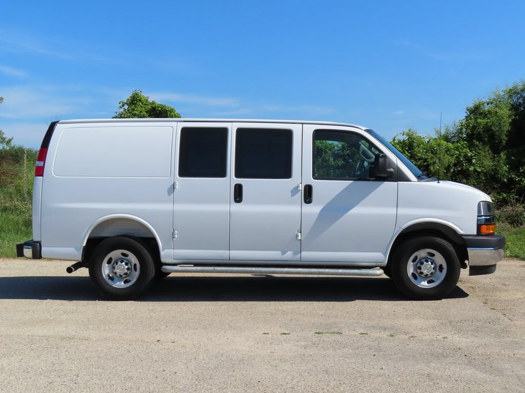 2025 Chevrolet Express Cargo WT