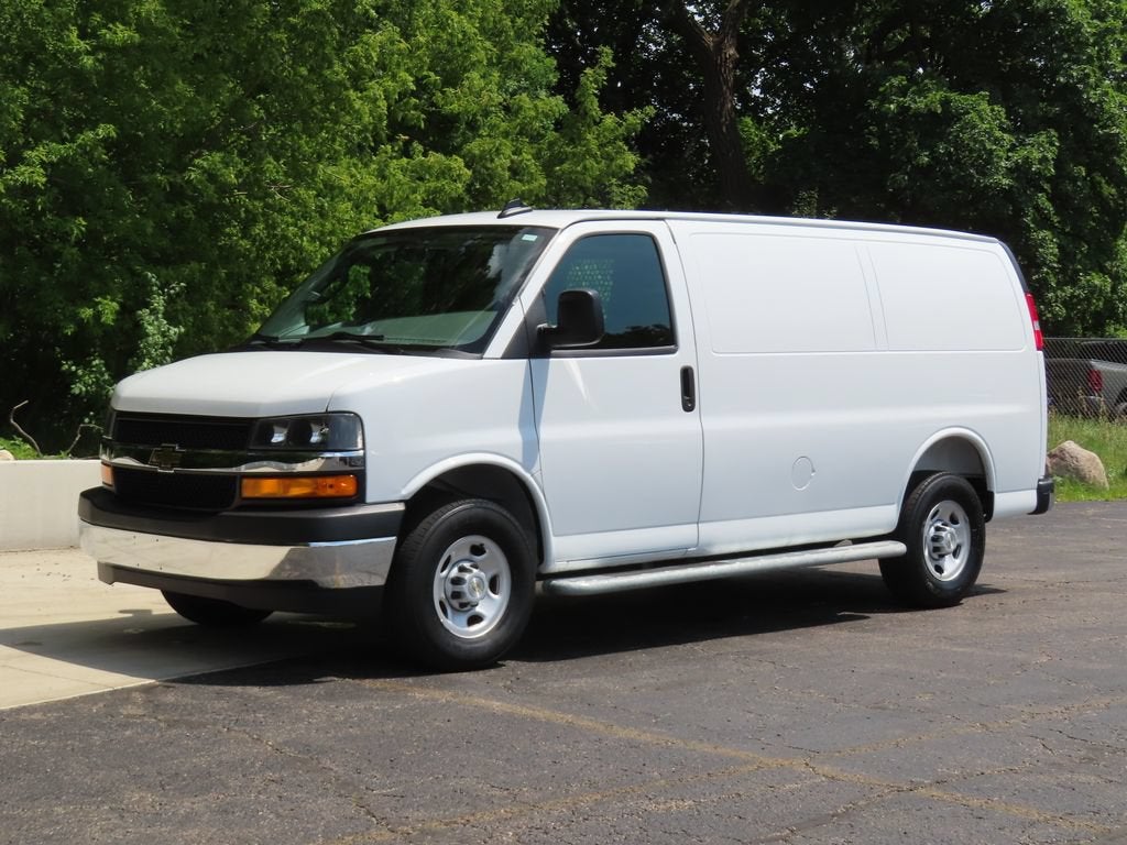 2025 Chevrolet Express Cargo WT