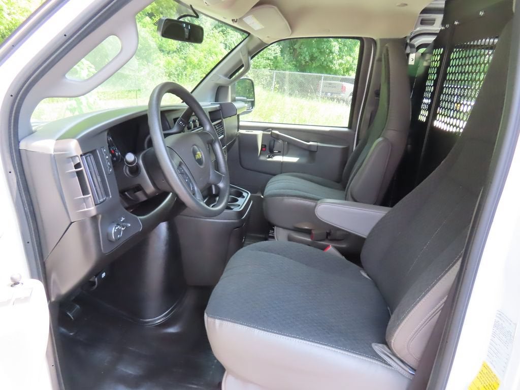 2025 Chevrolet Express Cargo WT