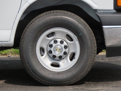 2025 Chevrolet Express Cutaway 3500 1WT