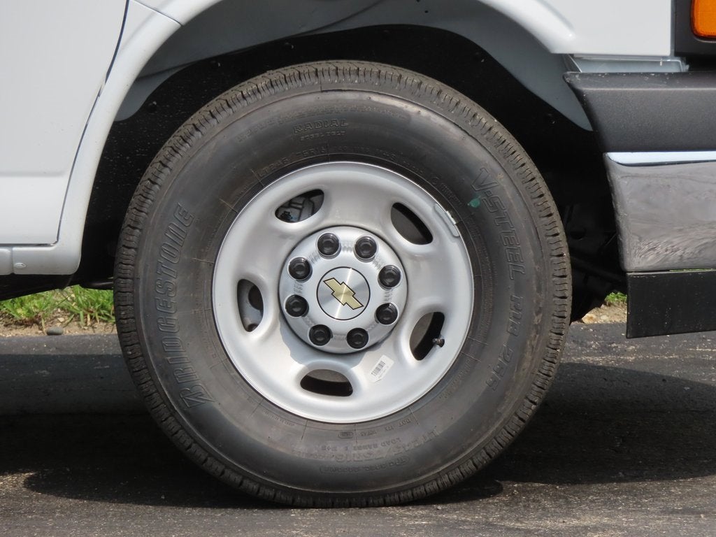 2025 Chevrolet Express Cutaway 3500 1WT