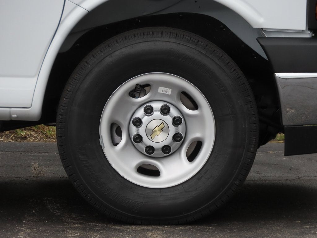 2025 Chevrolet Express Cutaway 3500 1WT