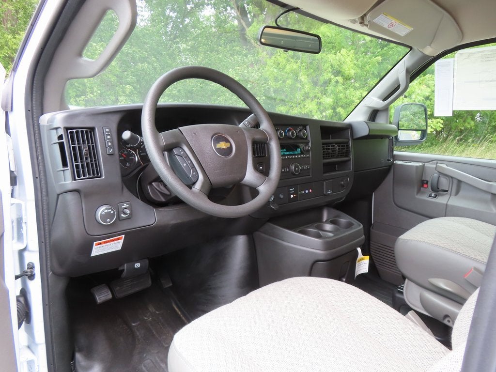 2025 Chevrolet Express Cutaway 3500 1WT