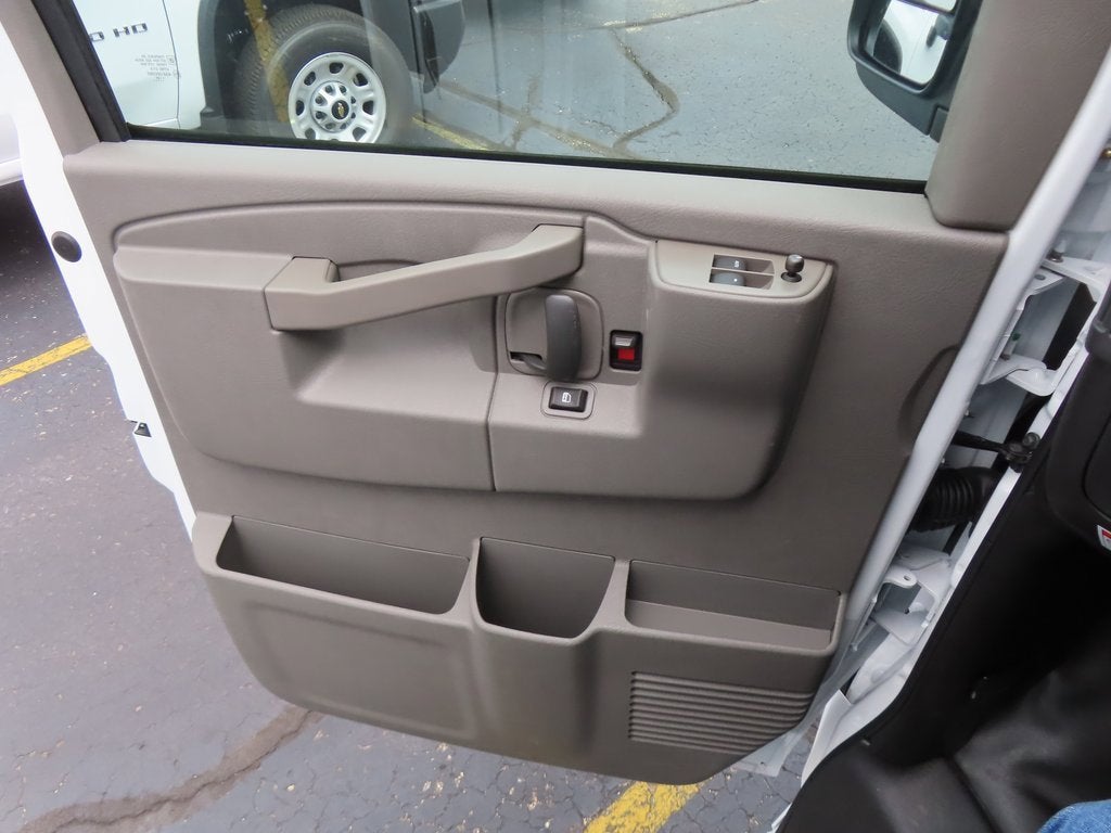 2025 Chevrolet Express Cutaway 3500 1WT