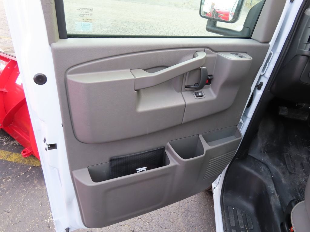 2026 Chevrolet Express Cutaway 3500 1WT