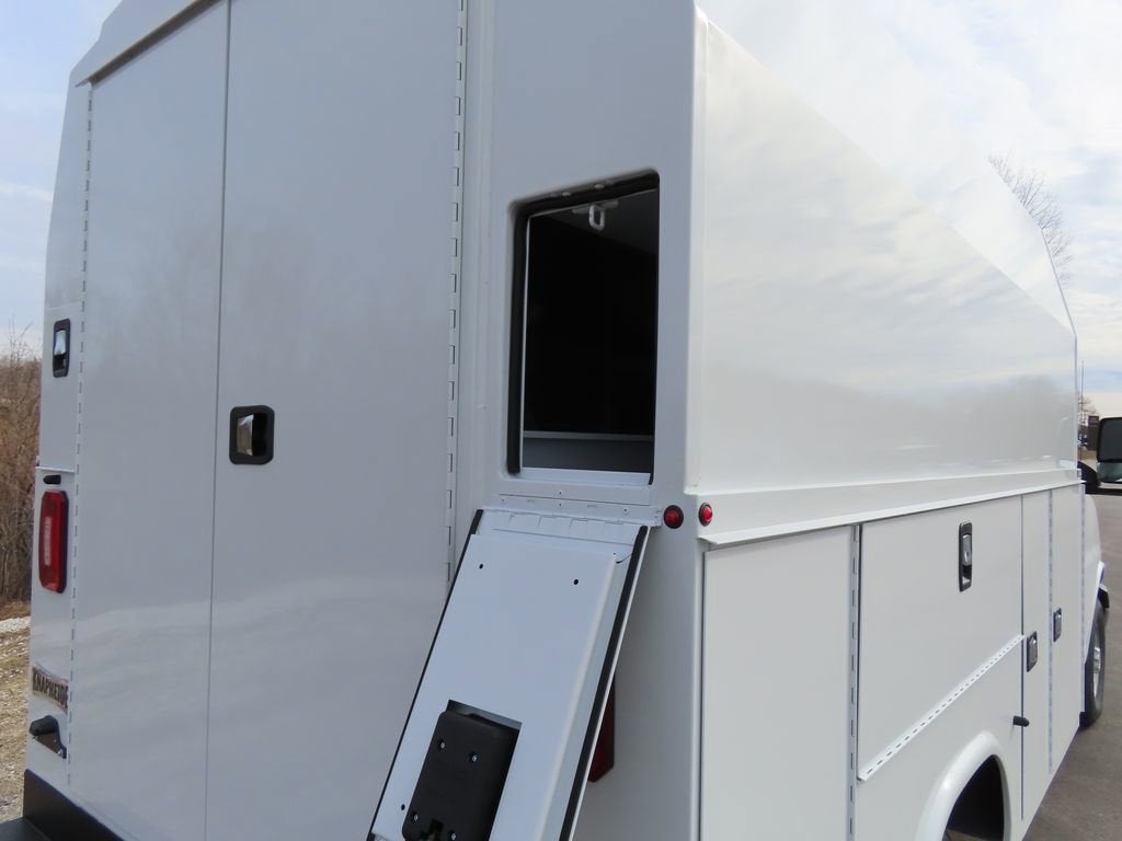 2026 Chevrolet Express Cutaway 3500 1WT