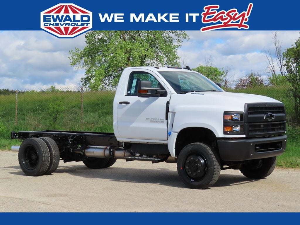 2026 Chevrolet Silverado 6500 HD Work Truck