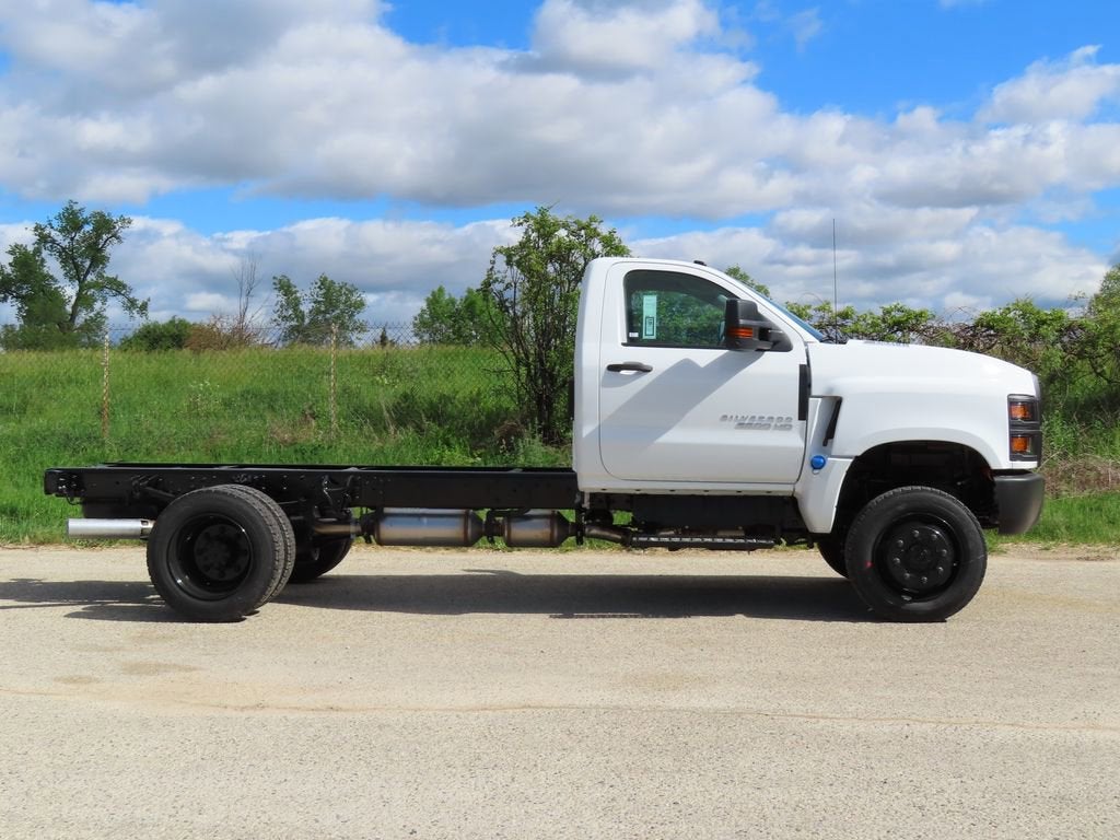 2026 Chevrolet Silverado 6500 HD Work Truck