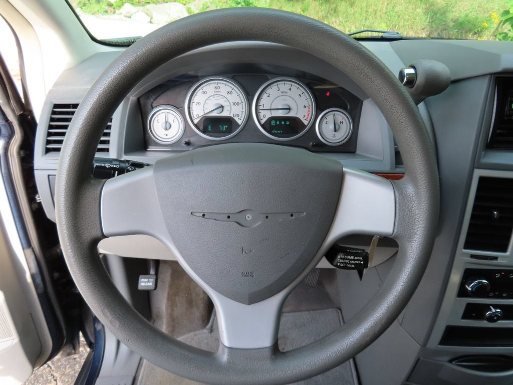 2009 Chrysler Town & Country LX