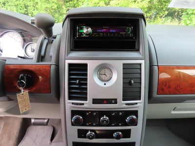 2009 Chrysler Town & Country LX