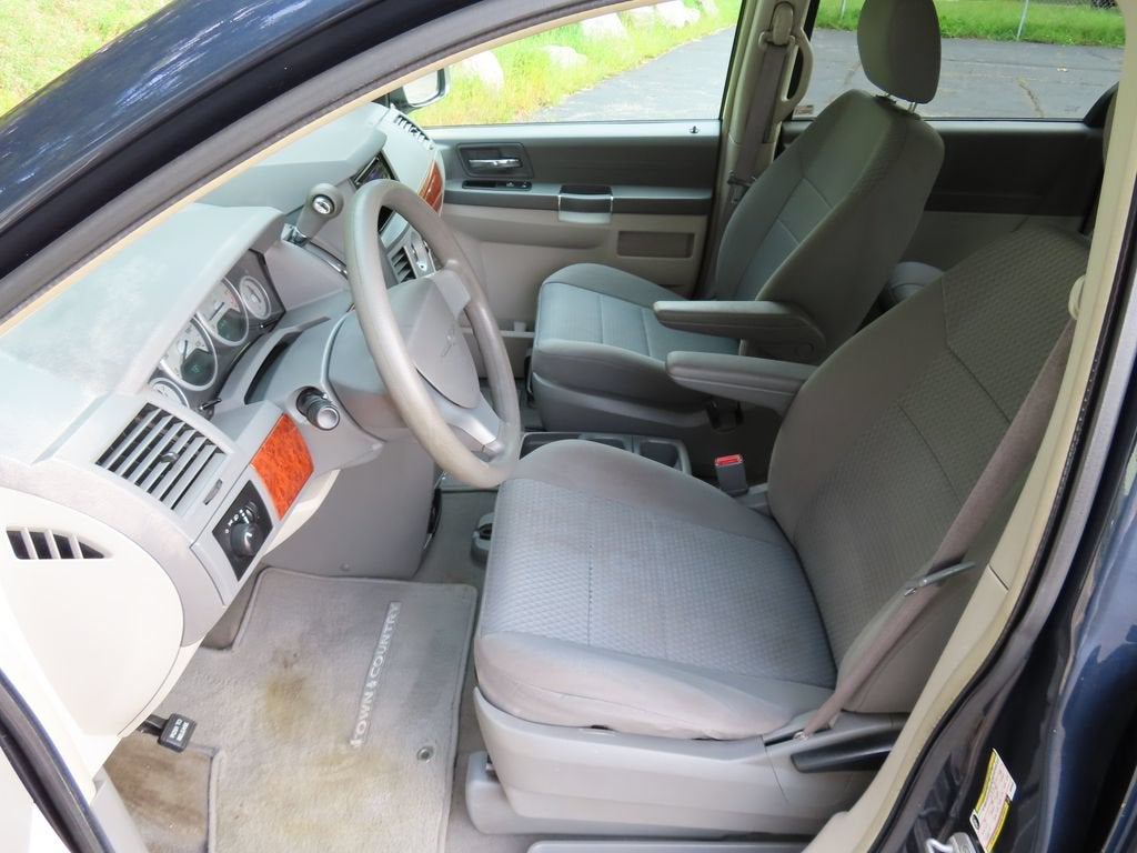 2009 Chrysler Town & Country LX