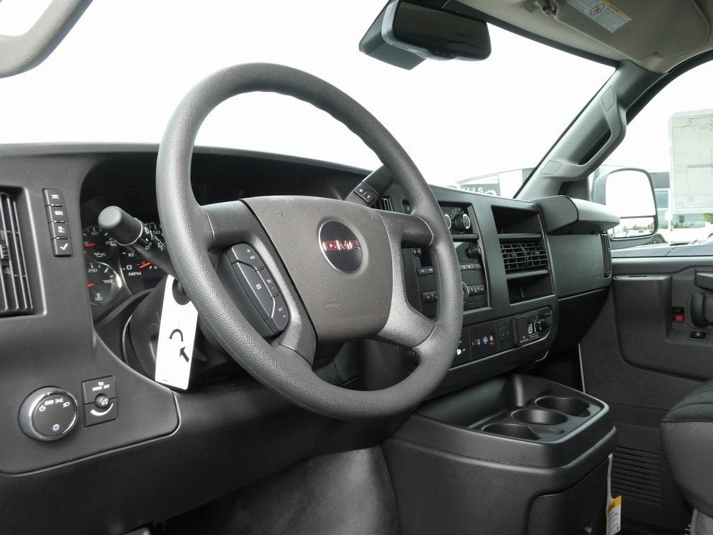 2025 GMC Savana Cutaway 3500 Work Van