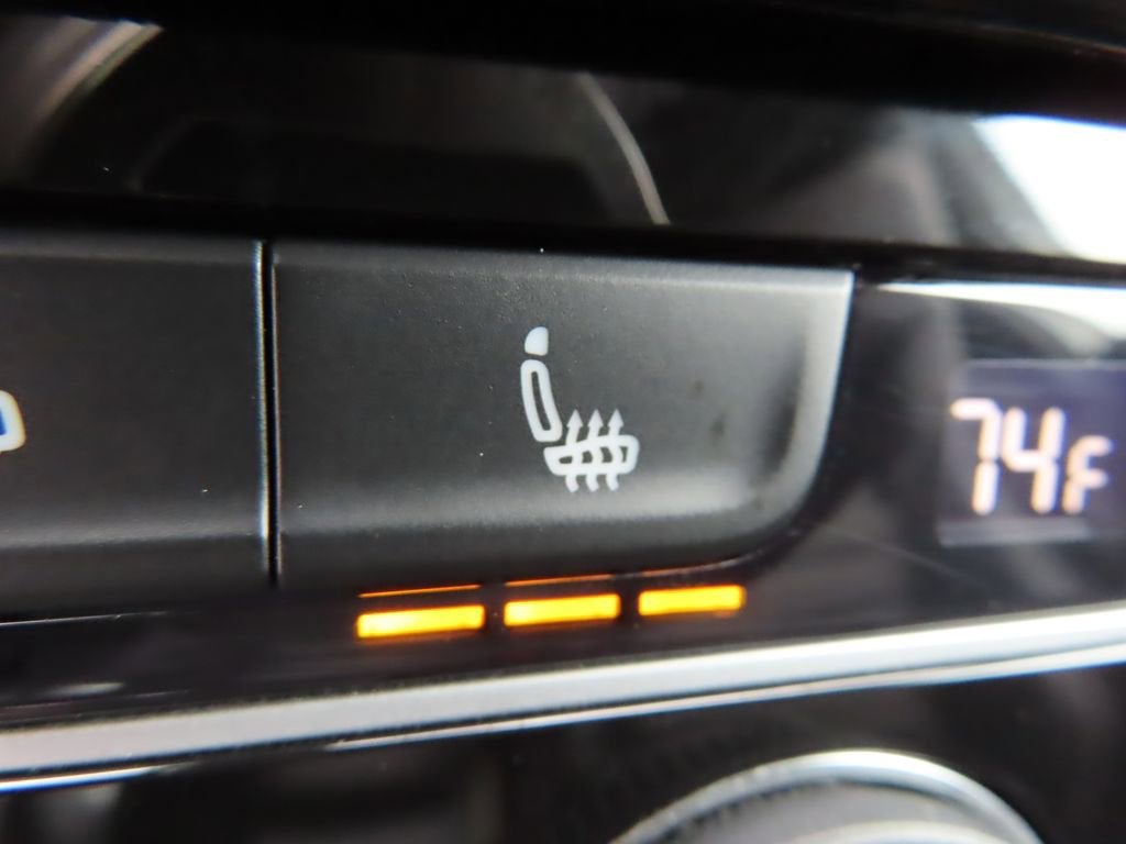 2018 Volkswagen Golf R 2.0T w/DCC & Navigation