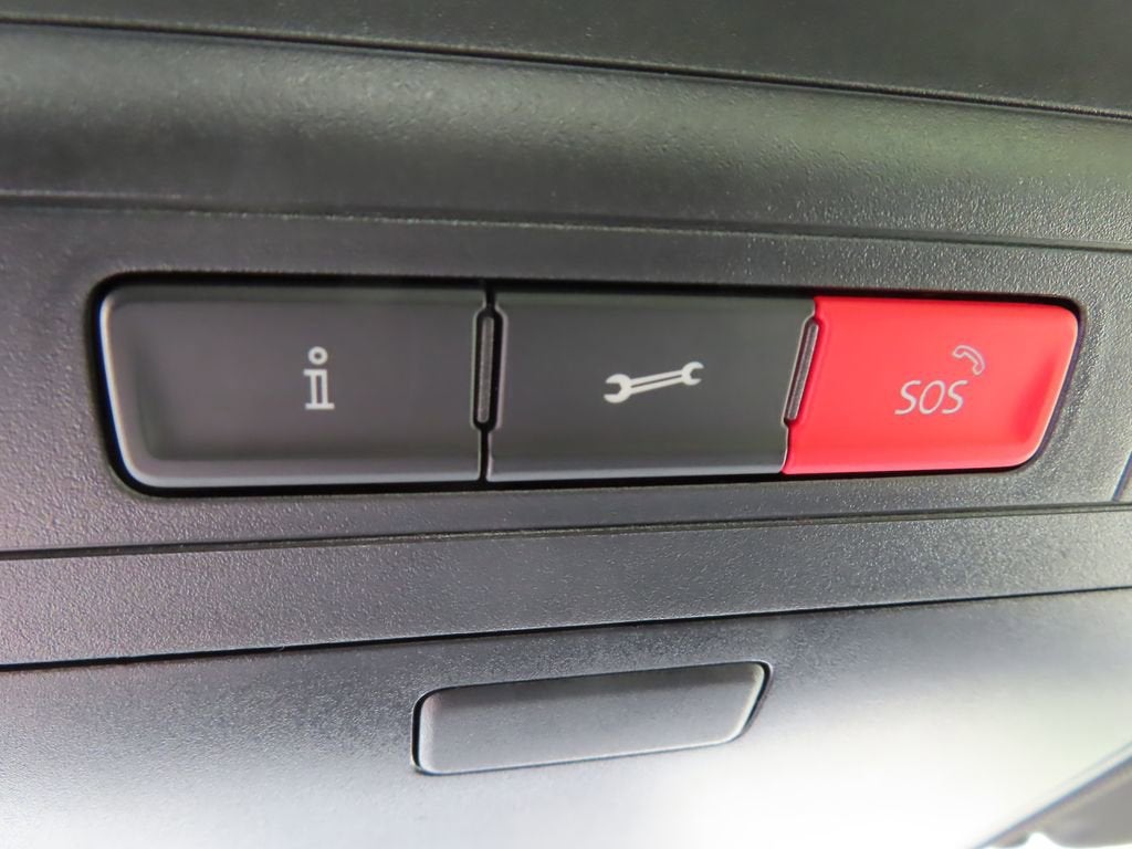 2018 Volkswagen Golf R 2.0T w/DCC & Navigation