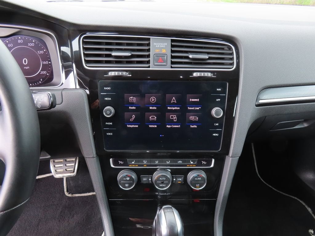 2018 Volkswagen Golf R 2.0T w/DCC & Navigation