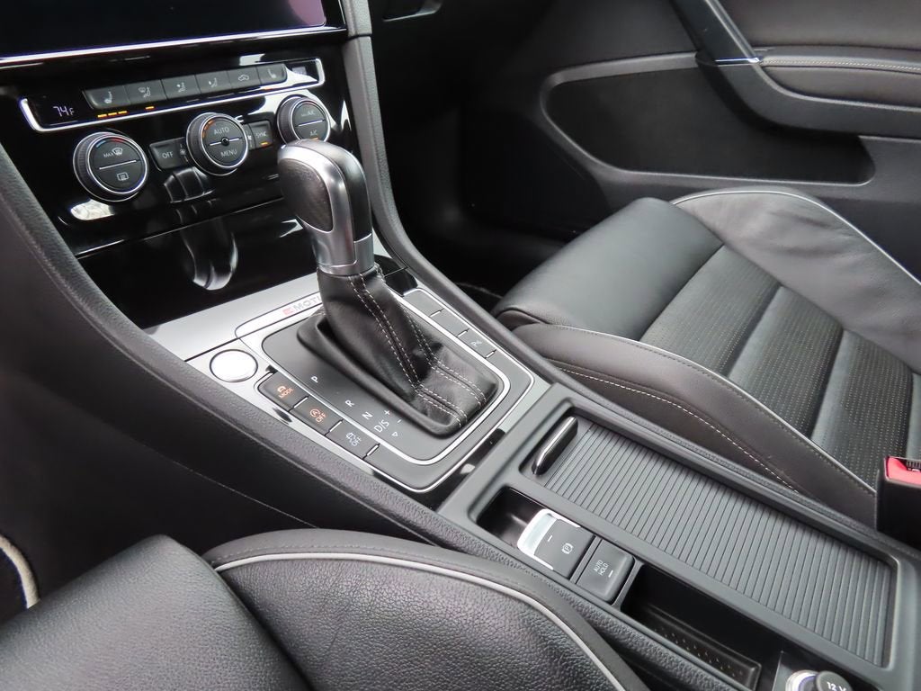 2018 Volkswagen Golf R 2.0T w/DCC & Navigation