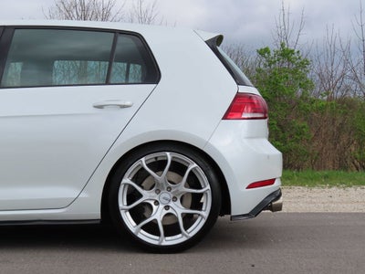 2018 Volkswagen Golf R 2.0T w/DCC & Navigation