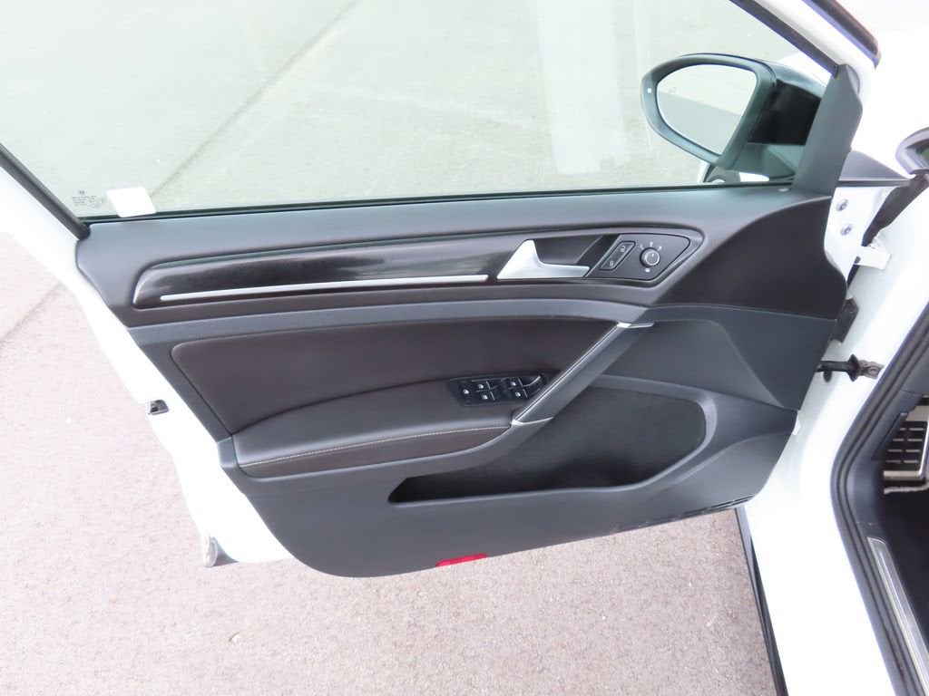 2018 Volkswagen Golf R 2.0T w/DCC & Navigation