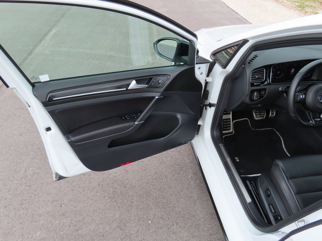 2018 Volkswagen Golf R 2.0T w/DCC & Navigation