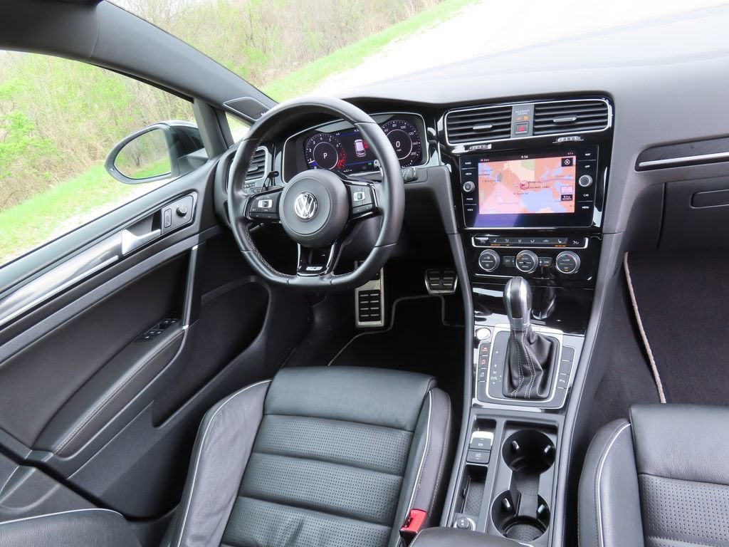 2018 Volkswagen Golf R 2.0T w/DCC & Navigation