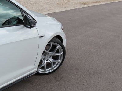 2018 Volkswagen Golf R 2.0T w/DCC & Navigation