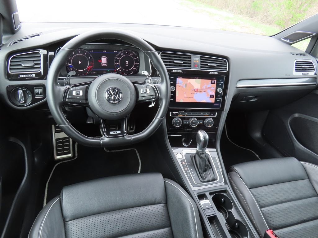 2018 Volkswagen Golf R 2.0T w/DCC & Navigation