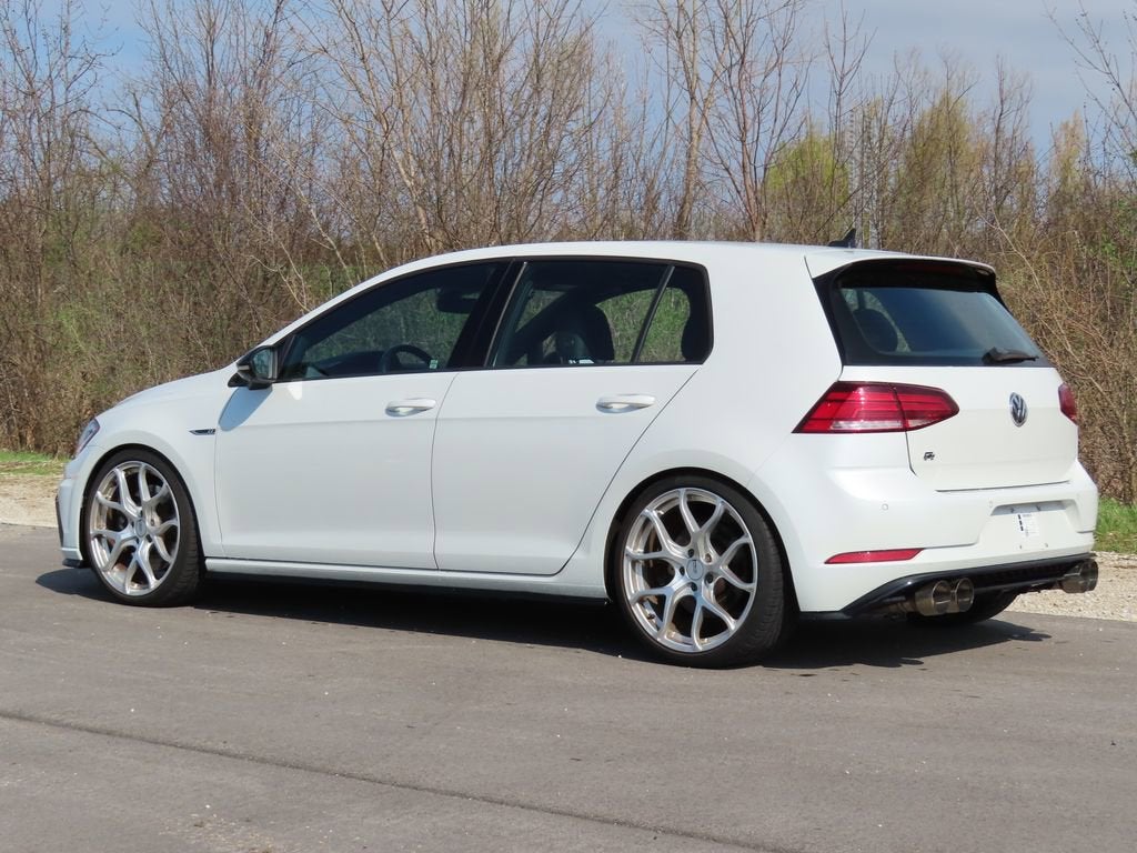 2018 Volkswagen Golf R 2.0T w/DCC & Navigation