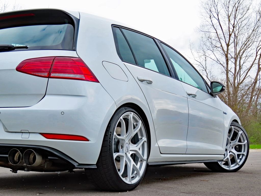 2018 Volkswagen Golf R 2.0T w/DCC & Navigation