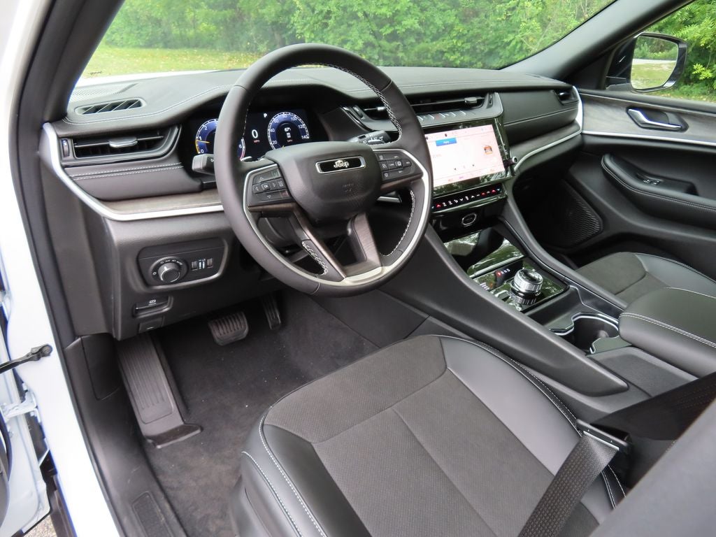 2027 Jeep Grand Cherokee GRAND CHEROKEE LAREDO ALTITUDE 4X4