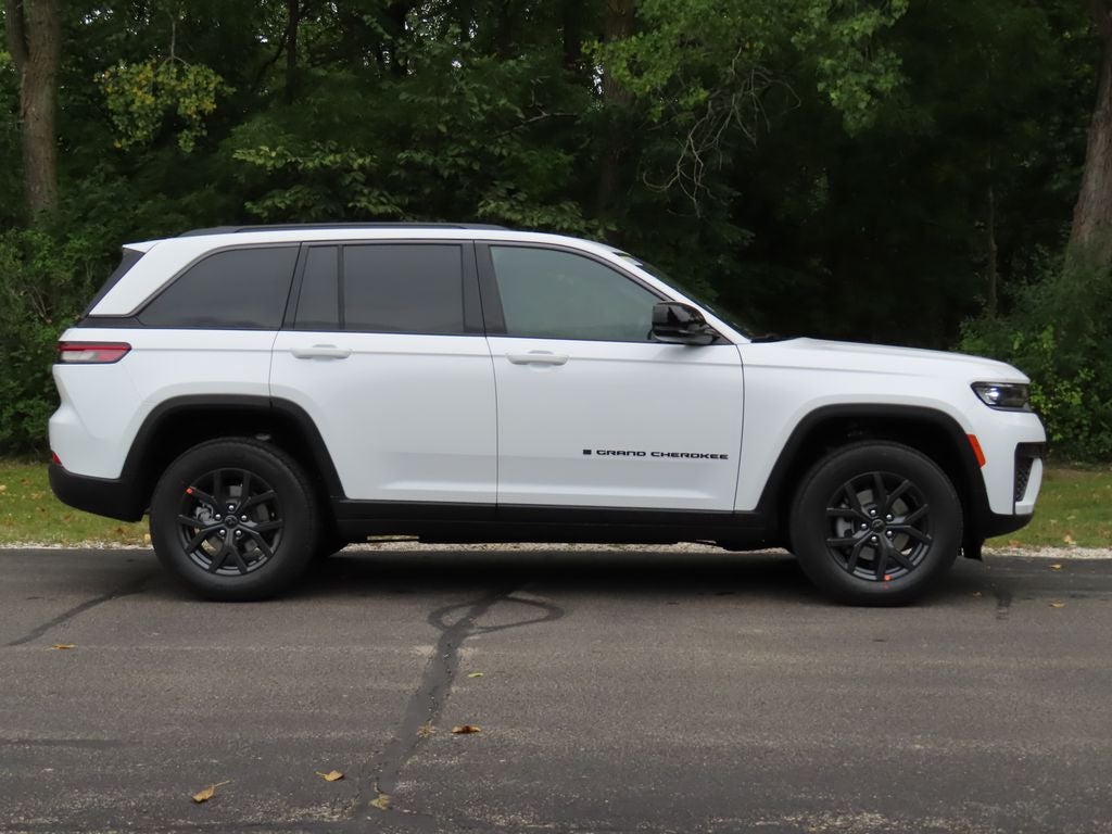 2027 Jeep Grand Cherokee Laredo Altitude