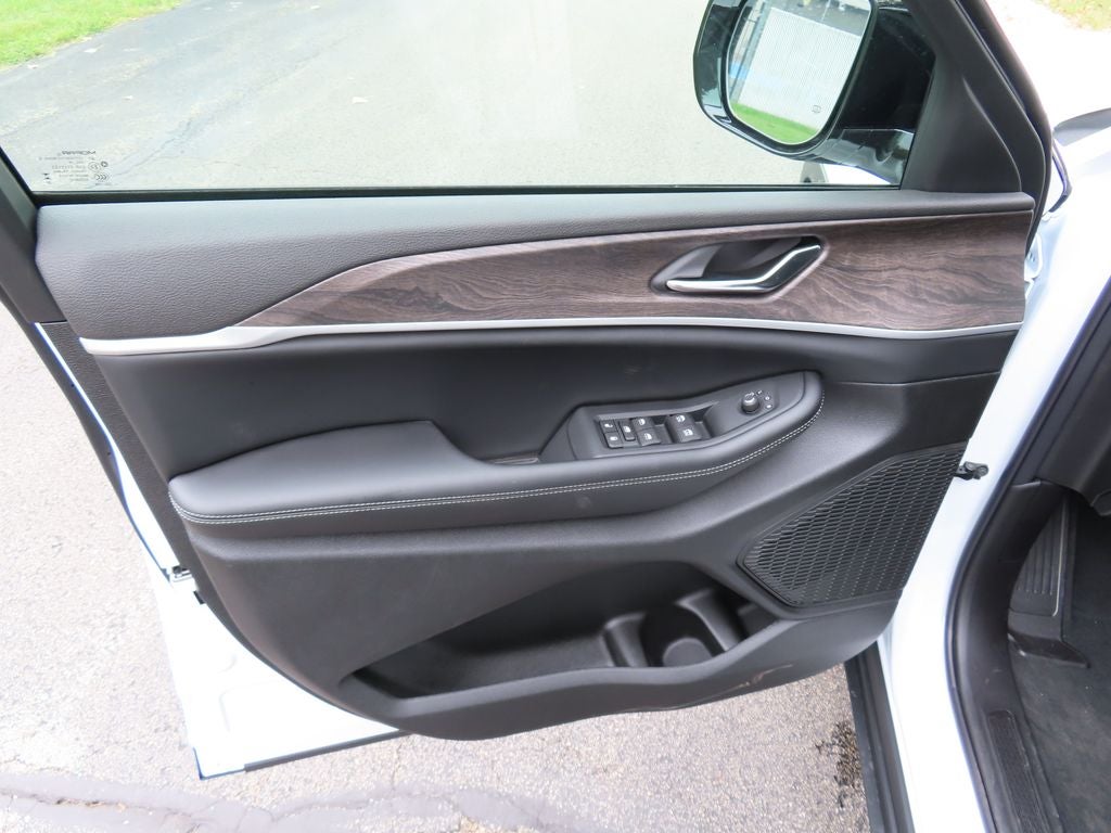 2027 Jeep Grand Cherokee GRAND CHEROKEE LAREDO ALTITUDE 4X4