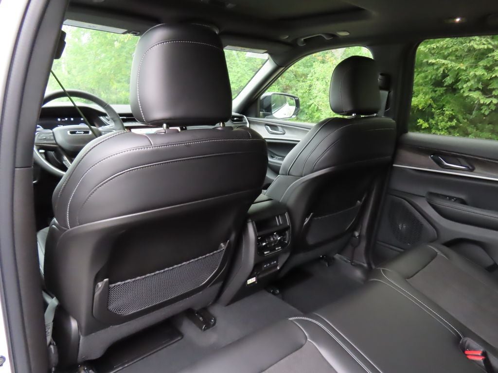 2027 Jeep Grand Cherokee GRAND CHEROKEE LAREDO ALTITUDE 4X4