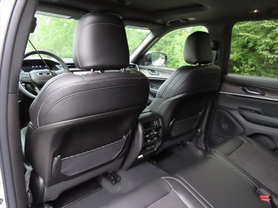 2027 Jeep Grand Cherokee GRAND CHEROKEE LAREDO ALTITUDE 4X4