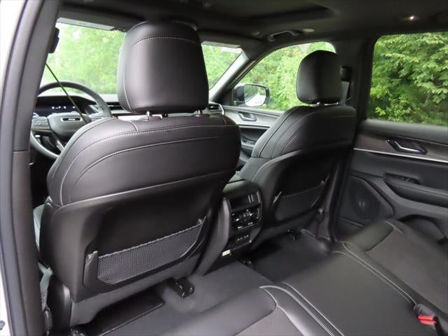 2027 Jeep Grand Cherokee GRAND CHEROKEE LAREDO ALTITUDE 4X4