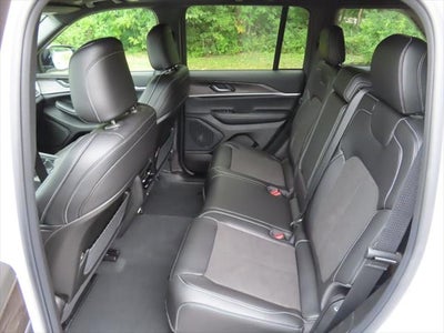 2027 Jeep Grand Cherokee GRAND CHEROKEE LAREDO ALTITUDE 4X4
