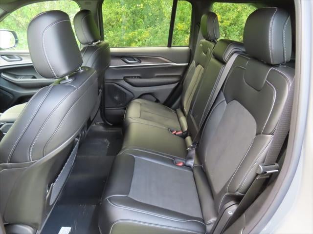 2027 Jeep Grand Cherokee GRAND CHEROKEE LAREDO ALTITUDE 4X4