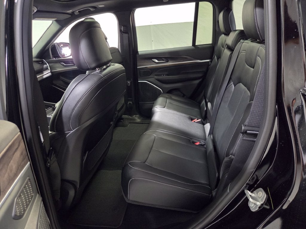 2027 Jeep Grand Cherokee GRAND CHEROKEE LIMITED RESERVE 4X4