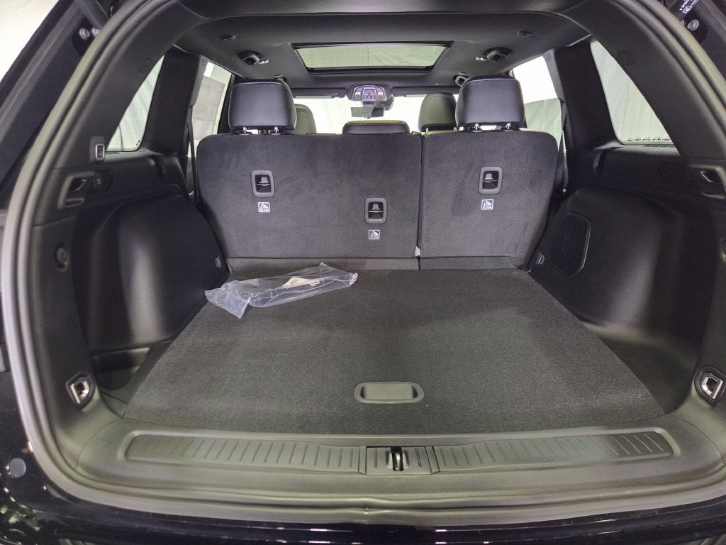 2027 Jeep Grand Cherokee GRAND CHEROKEE LIMITED RESERVE 4X4
