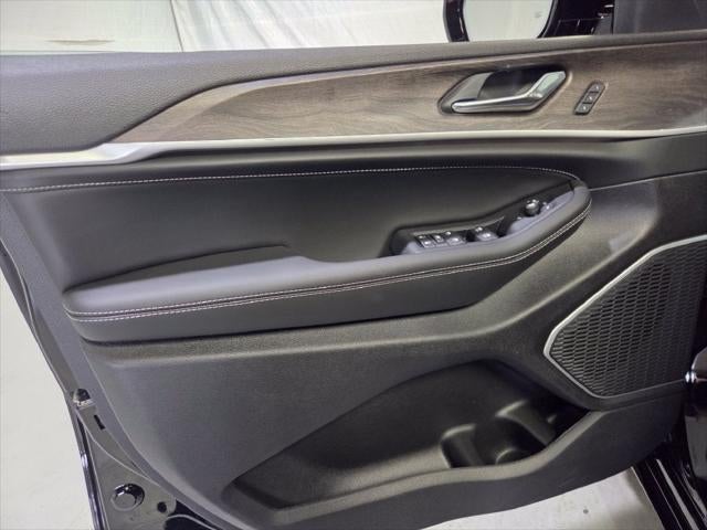 2027 Jeep Grand Cherokee GRAND CHEROKEE LIMITED RESERVE 4X4