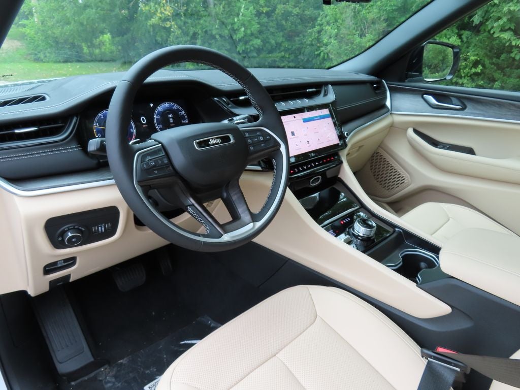 2027 Jeep Grand Cherokee GRAND CHEROKEE LIMITED 4X4